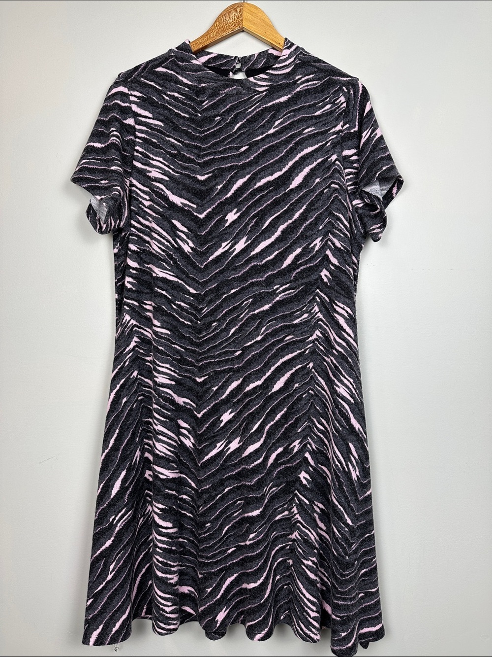 Torrid animal print sweater dress short, sleeved pink gray tiger zebra chic mini